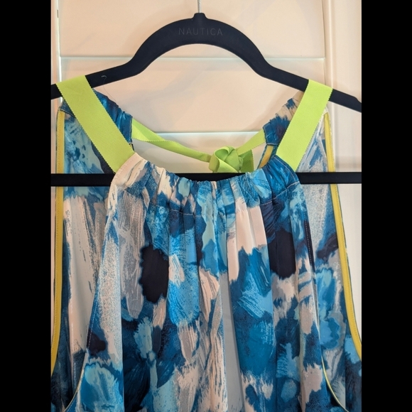 T Tahari Blue and White Floral Tank Top - Picture 3 of 6